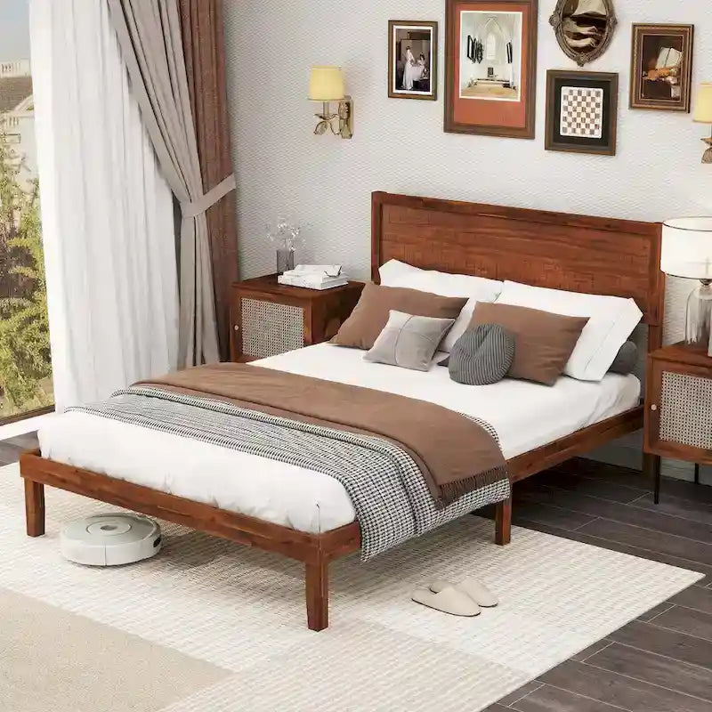 Cadre de lit plateforme rustique en bois avec tête de lit et rangement sous le lit