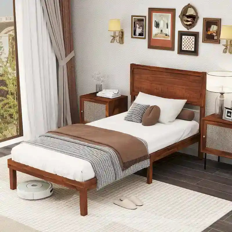 Cadre de lit plateforme rustique en bois avec tête de lit et rangement sous le lit