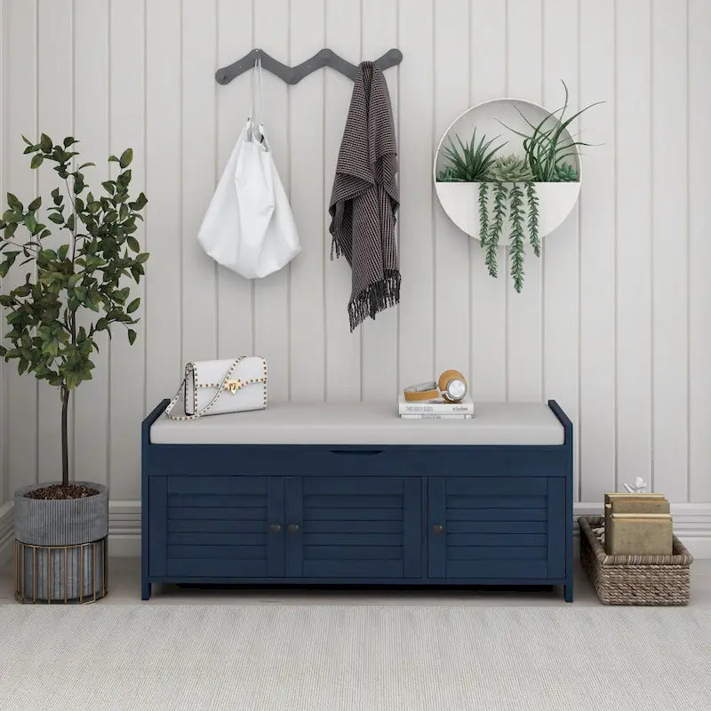 Banc de rangement rustique avec portes à persiennes et compartiment caché
