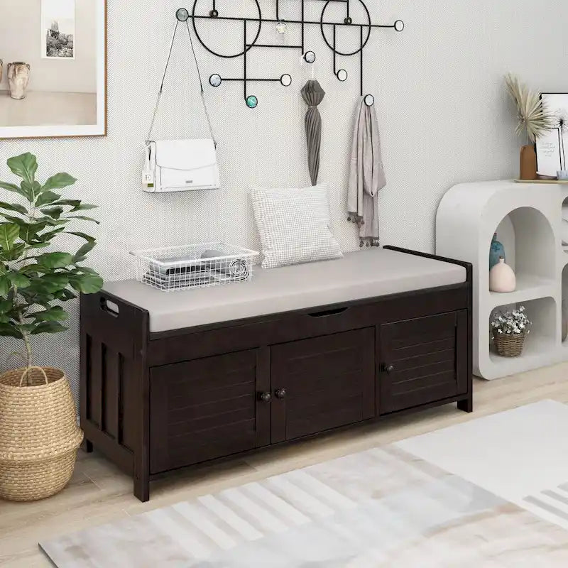 Banc de rangement rustique avec portes à persiennes et compartiment caché