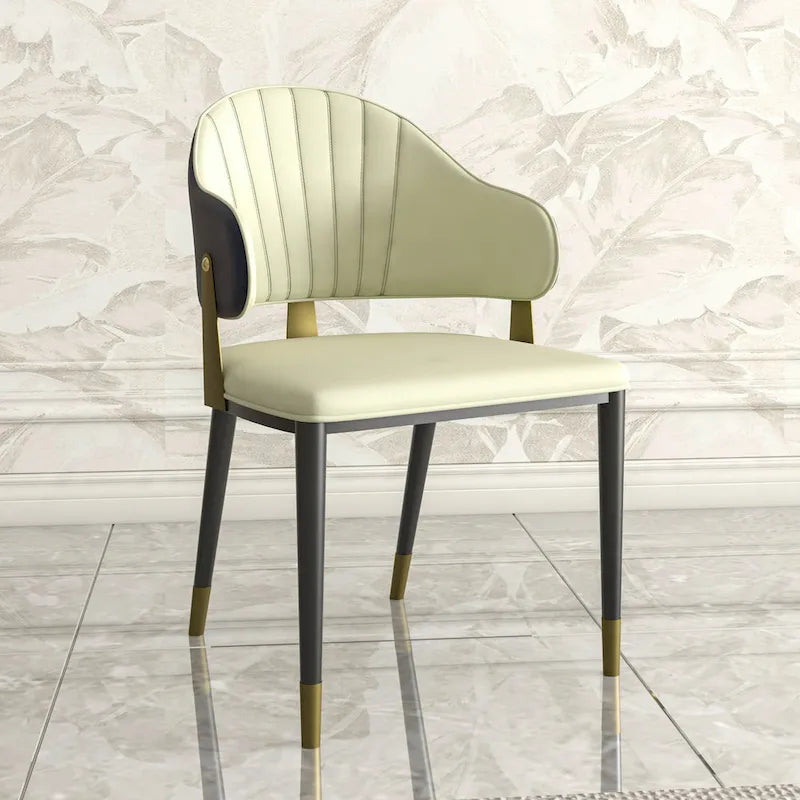 Chaise de salle à manger moderne en cuir PU avec dossier incurvé et pieds en fer