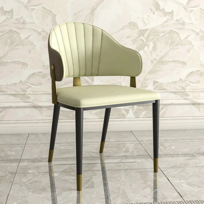 Chaise de salle à manger moderne en cuir PU avec dossier incurvé et pieds en fer